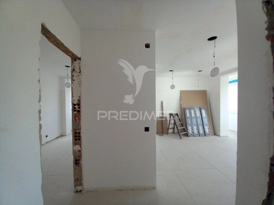 Apartamento T4 para Venda em Laranjeiro e Feijó Foto 3
