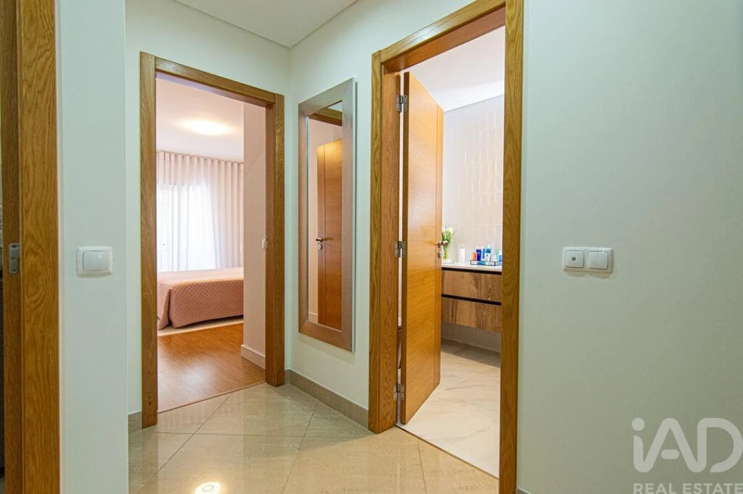 Apartamento T2 para Venda em Quarteira Foto 6