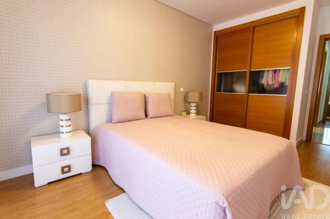 Apartamento T2 para Venda em Quarteira Foto 12