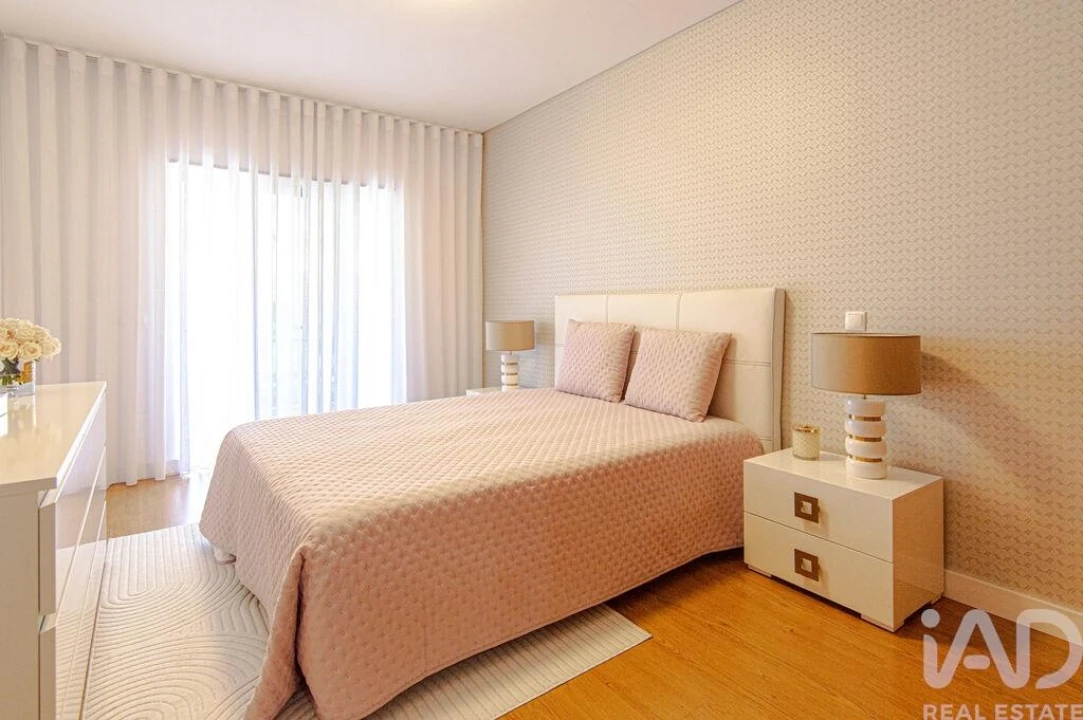 Apartamento T2 para Venda em Quarteira Foto 11