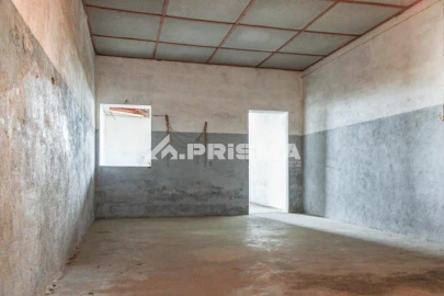 Moradia T1 para Venda em Cebolais de Cima e Retaxo