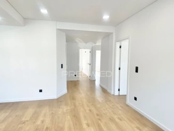 Apartamento T3 para Venda em Santa Iria de Azoia, São João da Talha e Bobadela