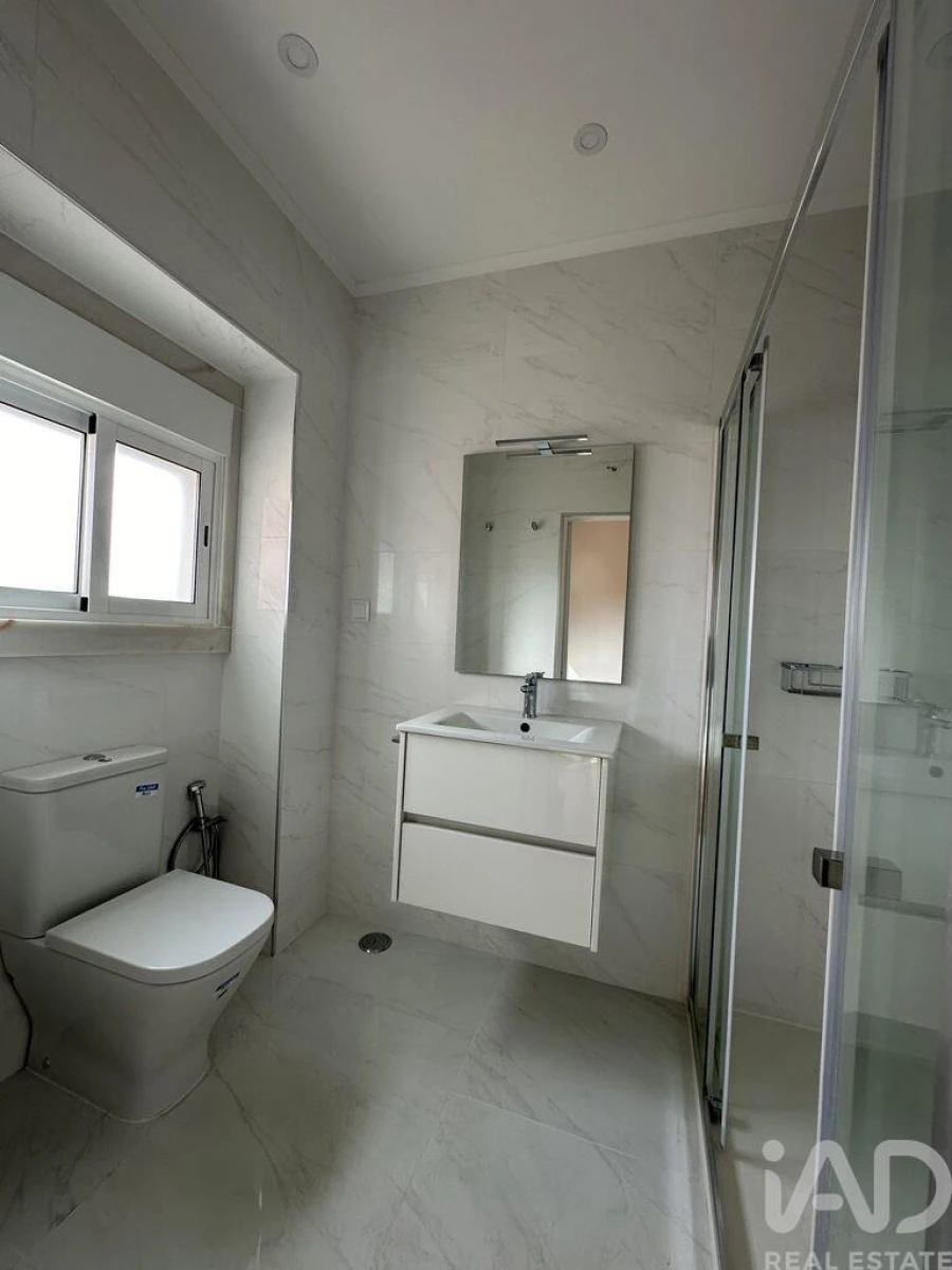 Apartamento T3 para Arrendamento em Penha de França Foto 6