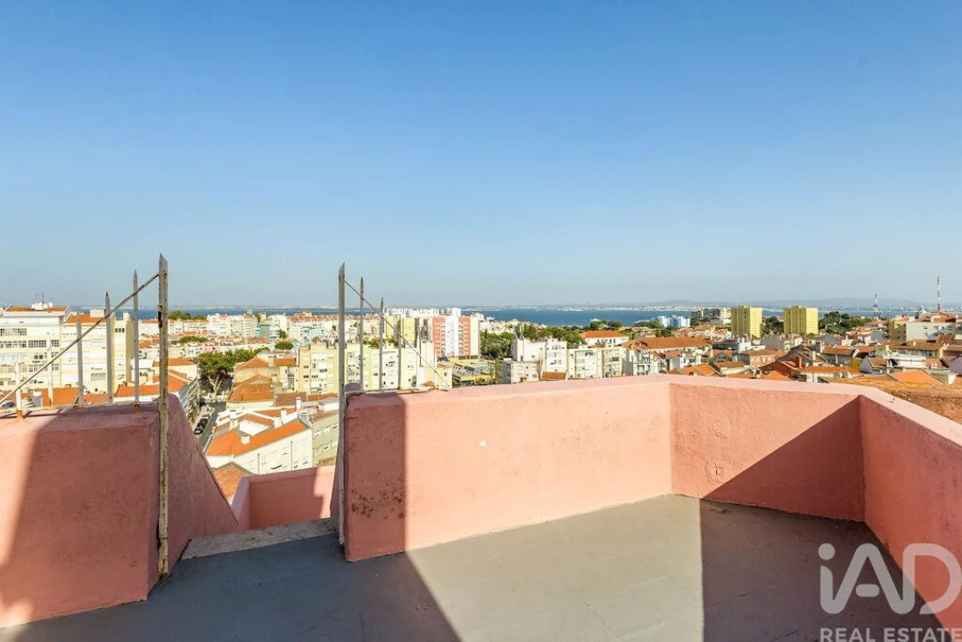 Apartamento T3 para Arrendamento em Penha de França Foto 22