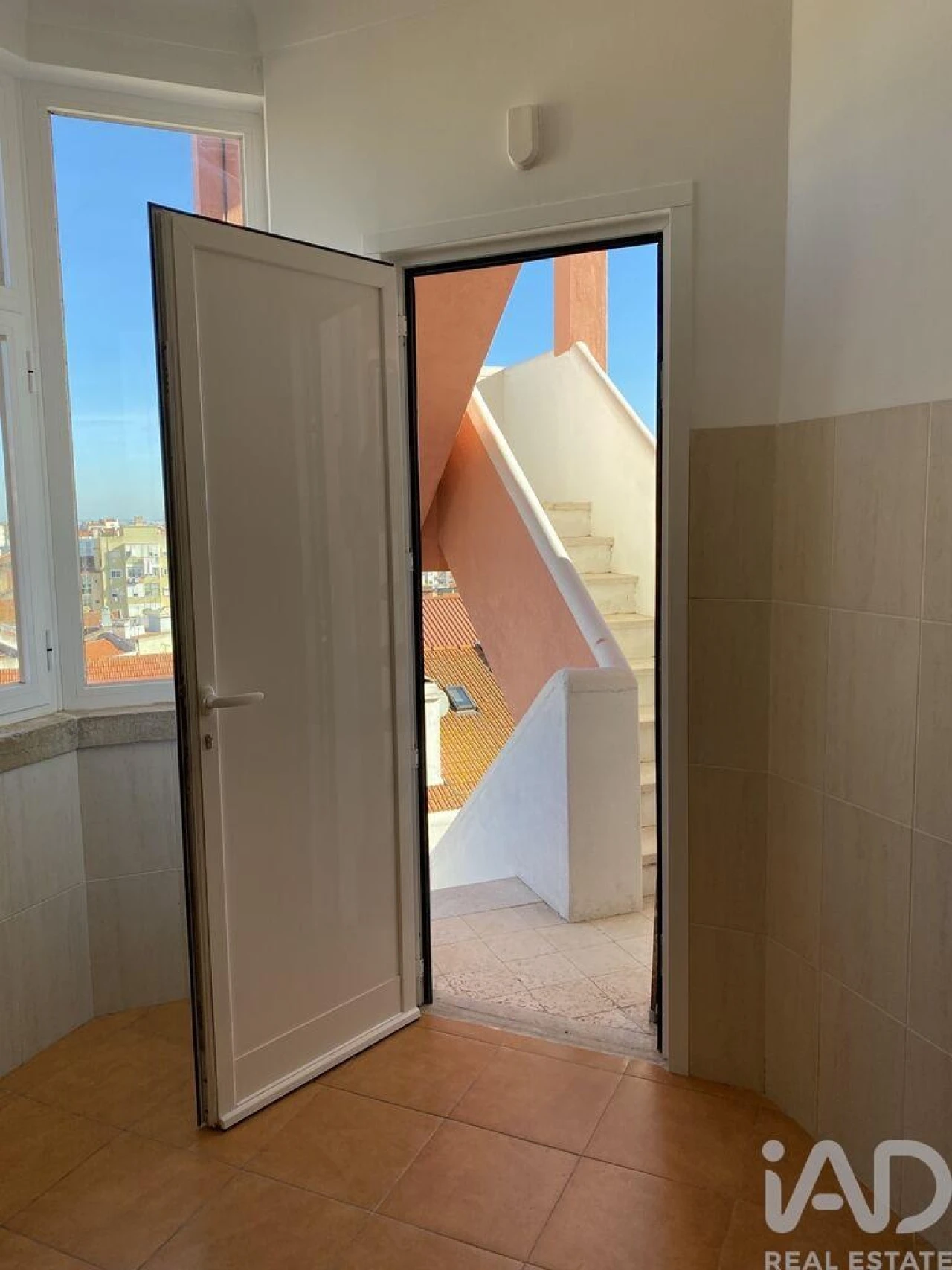 Apartamento T3 para Arrendamento em Penha de França Foto 18