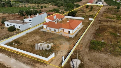 Moradia T4 para Venda em Vale de Santarem