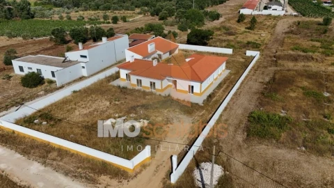 Moradia T4 para Venda em Vale de Santarem