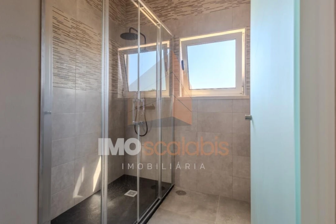Moradia T4 para Venda em Vale de Santarem Foto 30