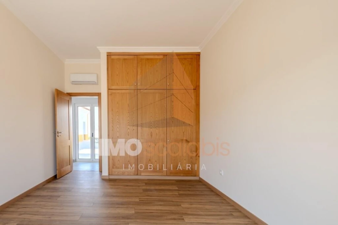 Moradia T4 para Venda em Vale de Santarem Foto 36