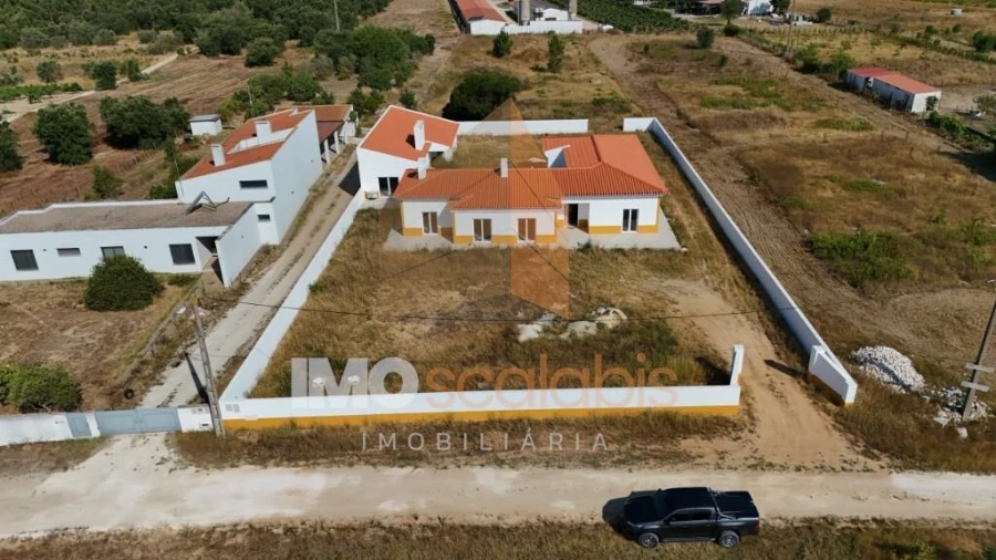 Moradia T4 para Venda em Vale de Santarem Foto 2