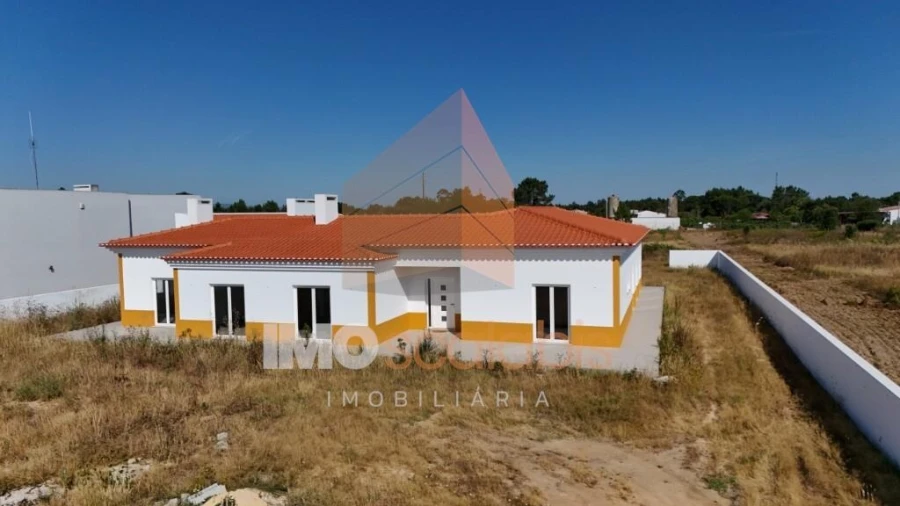 Moradia T4 para Venda em Vale de Santarem Foto 3