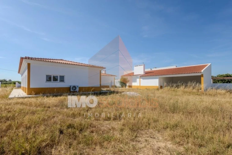 Moradia T4 para Venda em Vale de Santarem Foto 12