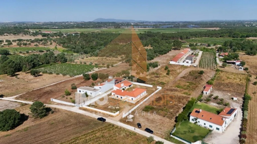 Moradia T4 para Venda em Vale de Santarem Foto 9
