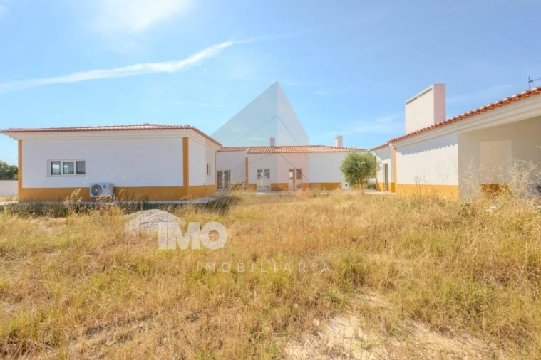 Moradia T4 para Venda em Vale de Santarem Foto 13