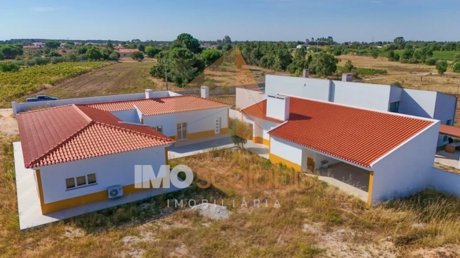 Moradia T4 para Venda em Vale de Santarem Foto 5