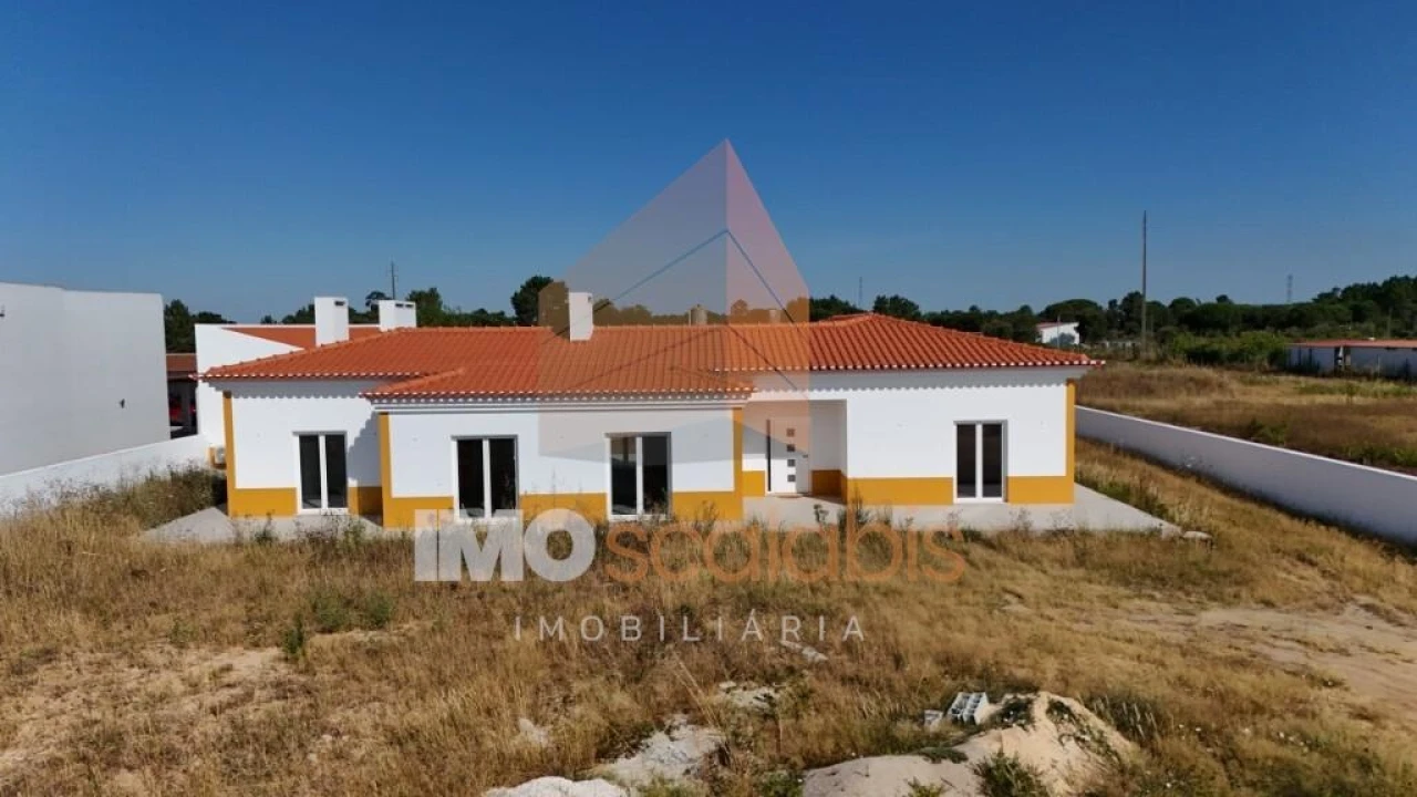 Moradia T4 para Venda em Vale de Santarem Foto 4