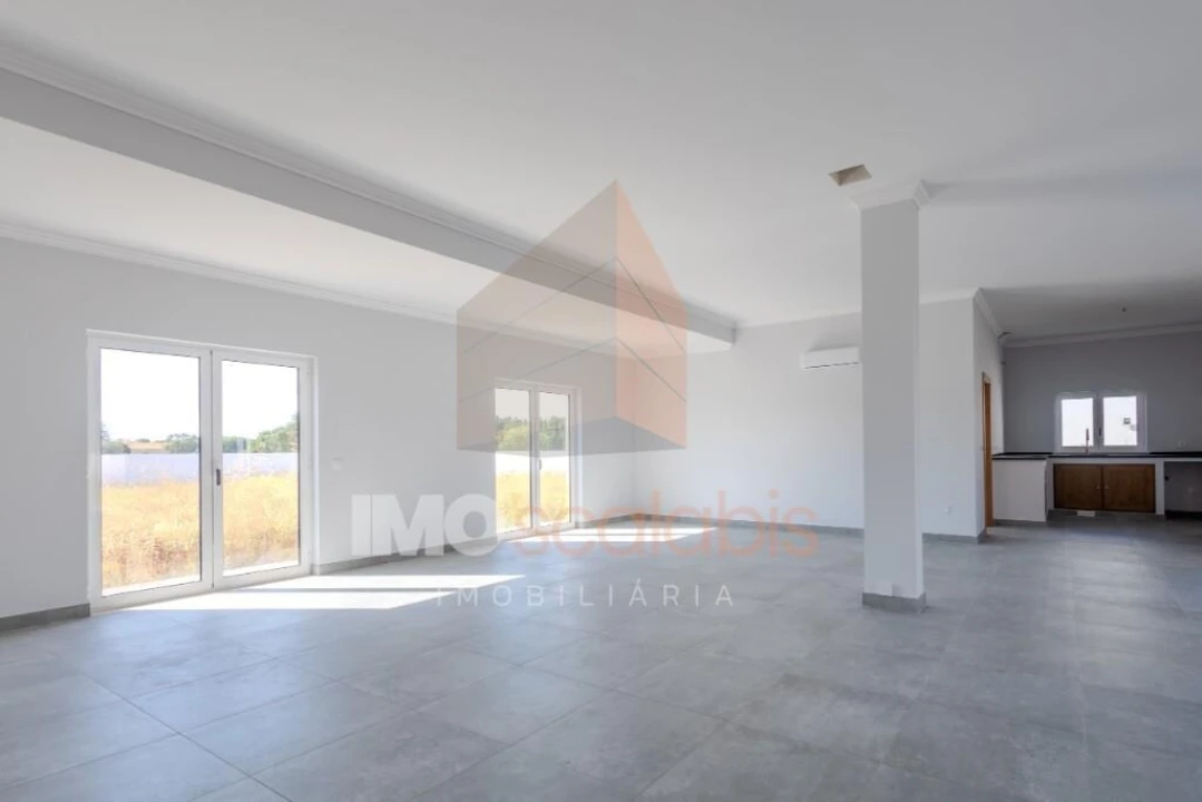 Moradia T4 para Venda em Vale de Santarem Foto 16