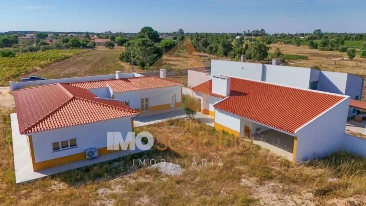 Moradia T4 para Venda em Vale de Santarem Foto 5