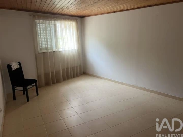 Moradia T4 para Venda em Cambra e Carvalhal de Vermilhas