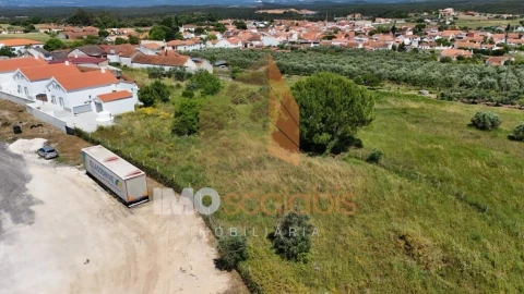 Terreno para Venda em Azoia de Cima e Tremês