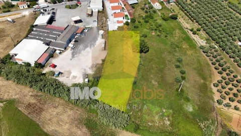 Terreno para Venda em Azoia de Cima e Tremês