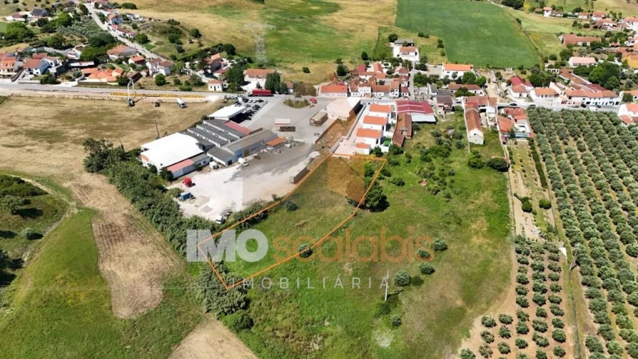 Terreno para Venda em Azoia de Cima e Tremês Foto 2