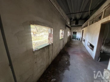 Armazém para Venda em Fornos de Maceira Dão