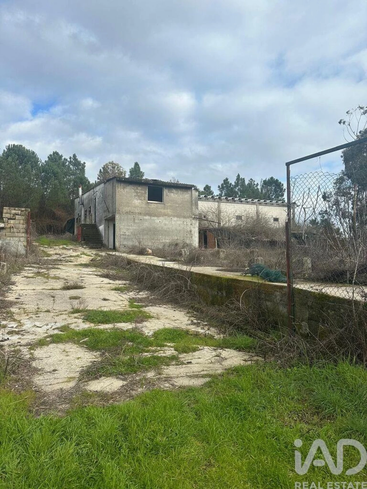 Armazém para Venda em Fornos de Maceira Dão Foto 1