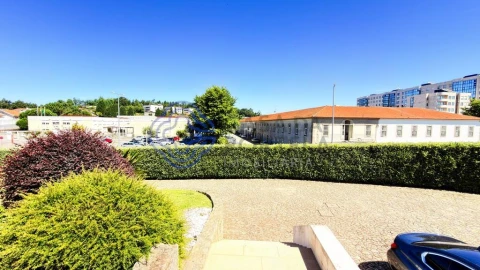 Moradia T4 para Venda em Pedroso e Seixezelo
