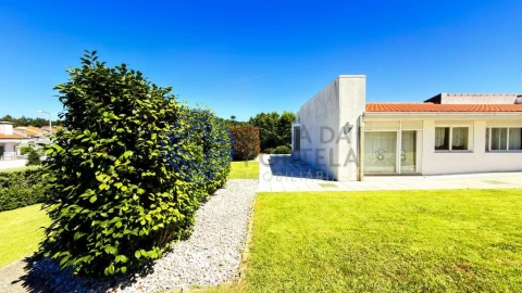 Moradia T4 para Venda em Pedroso e Seixezelo