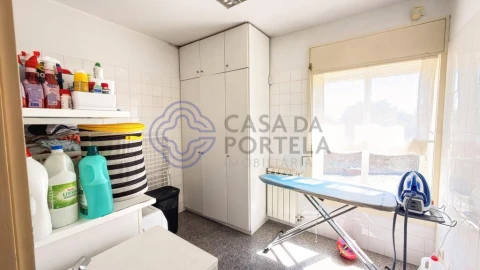 Moradia T4 para Venda em Pedroso e Seixezelo