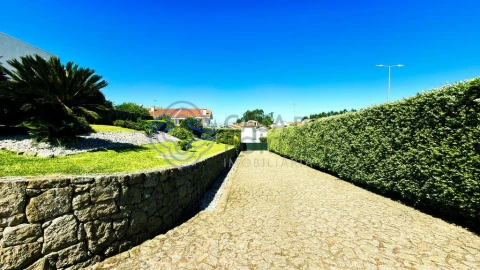 Moradia T4 para Venda em Pedroso e Seixezelo