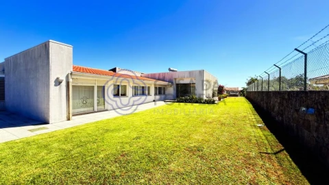 Moradia T4 para Venda em Pedroso e Seixezelo
