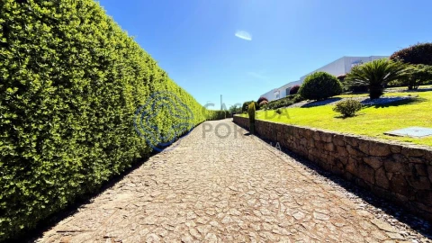 Moradia T4 para Venda em Pedroso e Seixezelo