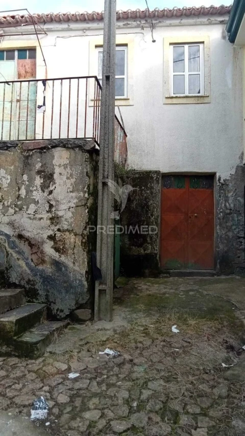 Moradia T2 para Venda em Abaças