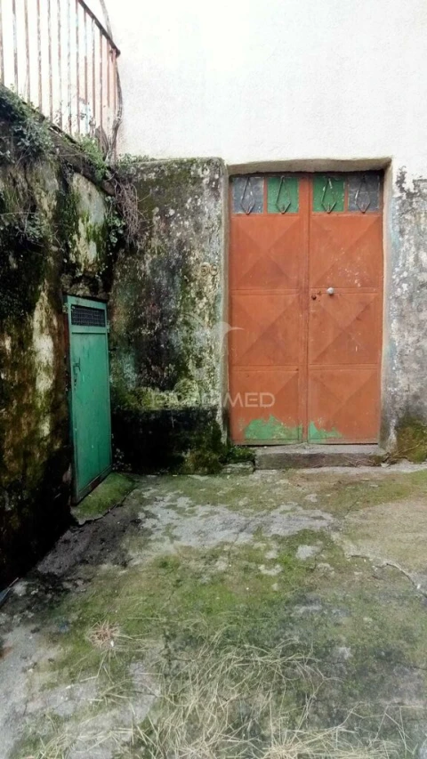 Moradia T2 para Venda em Abaças