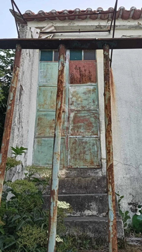 Moradia T2 para Venda em Abaças