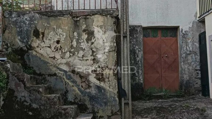 Moradia T2 para Venda em Abaças