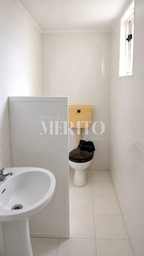 Armazém para Arrendamento em Arcozelo