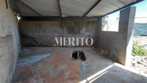 Armazém para Arrendamento em Arcozelo