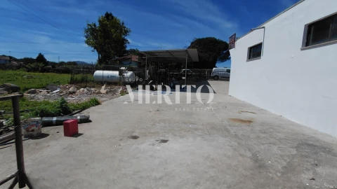 Armazém para Arrendamento em Arcozelo