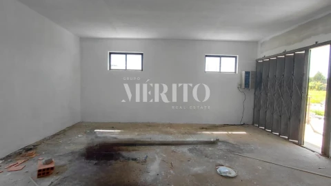 Armazém para Arrendamento em Arcozelo