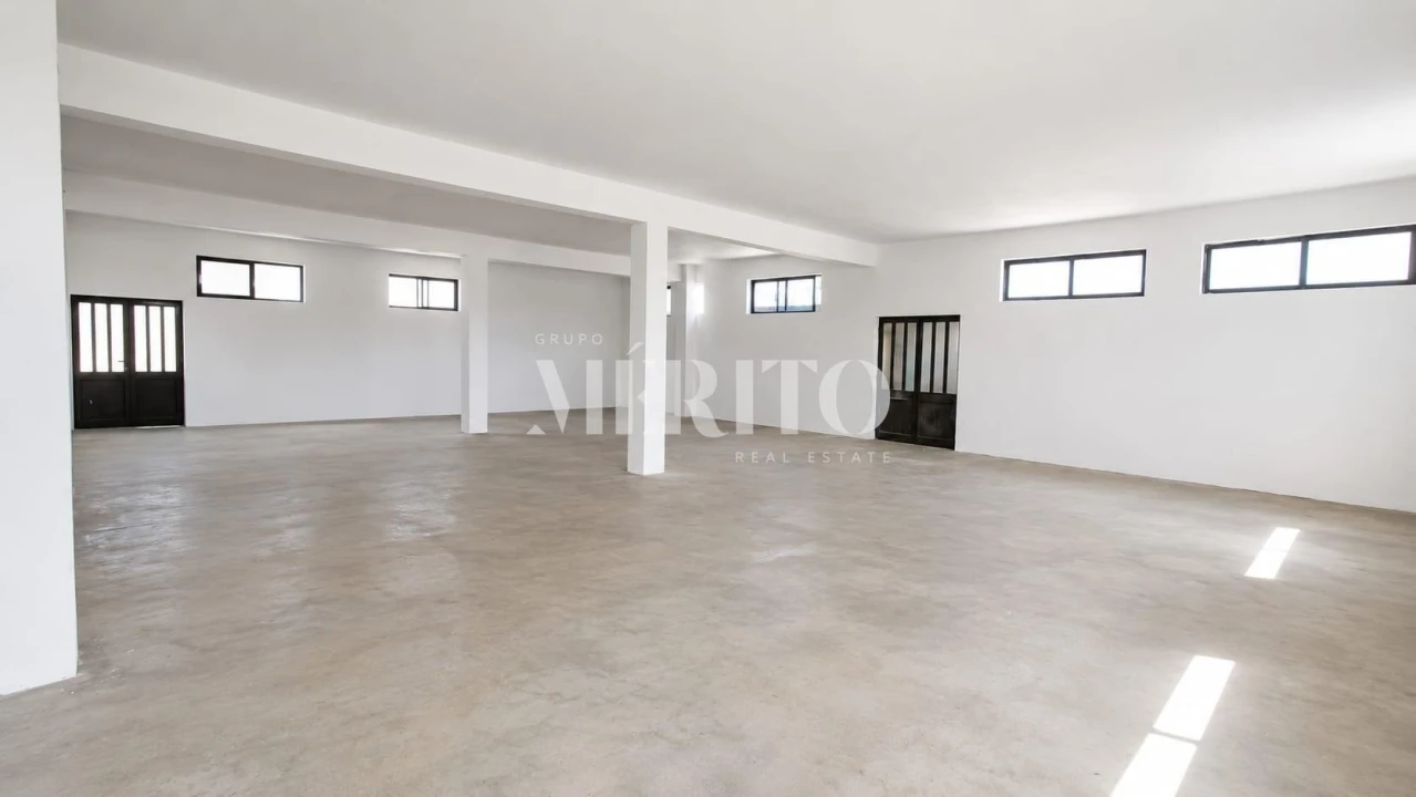 Armazém para Arrendamento em Arcozelo Foto 3