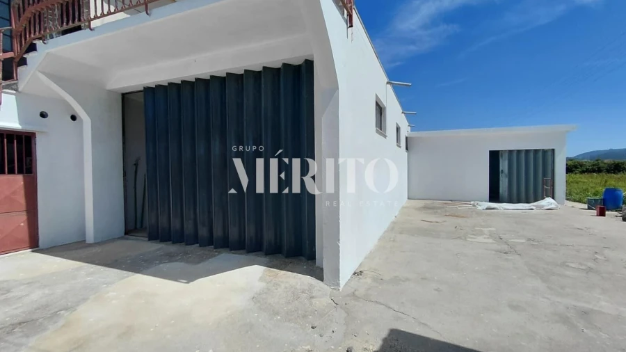 Armazém para Arrendamento em Arcozelo