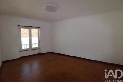 Apartamento T3 para Arrendamento em Santa Maria, São Pedro e Matacães