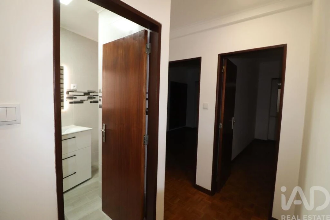 Apartamento T3 para Arrendamento em Santa Maria, São Pedro e Matacães Foto 12