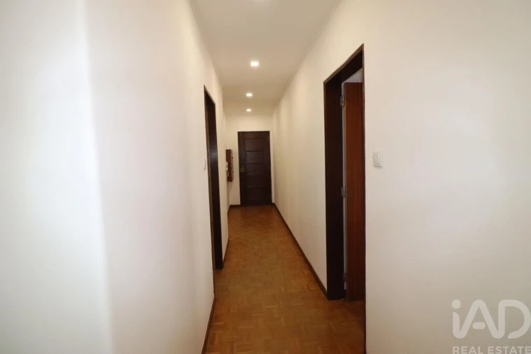 Apartamento T3 para Arrendamento em Santa Maria, São Pedro e Matacães Foto 10