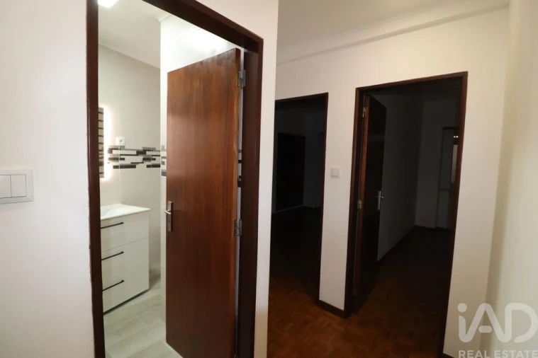 Apartamento T3 para Arrendamento em Santa Maria, São Pedro e Matacães Foto 12