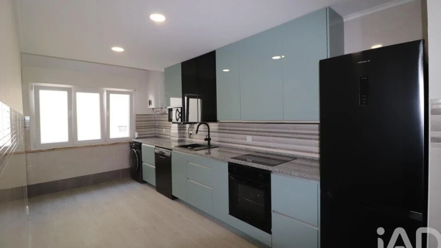 Apartamento T3 para Arrendamento em Santa Maria, São Pedro e Matacães