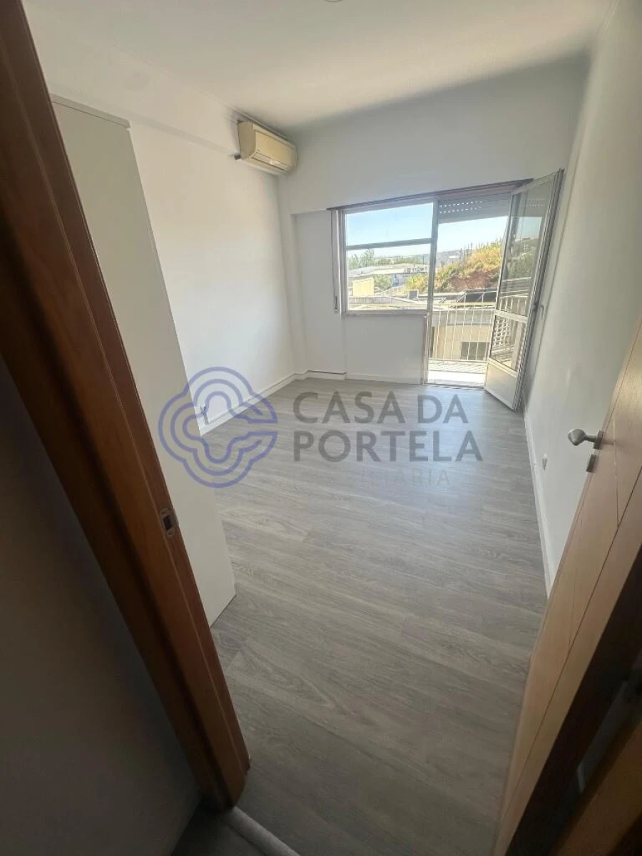 Moradia T3 para Venda em Póvoa de Santo Adrião e Olival Basto Foto 9